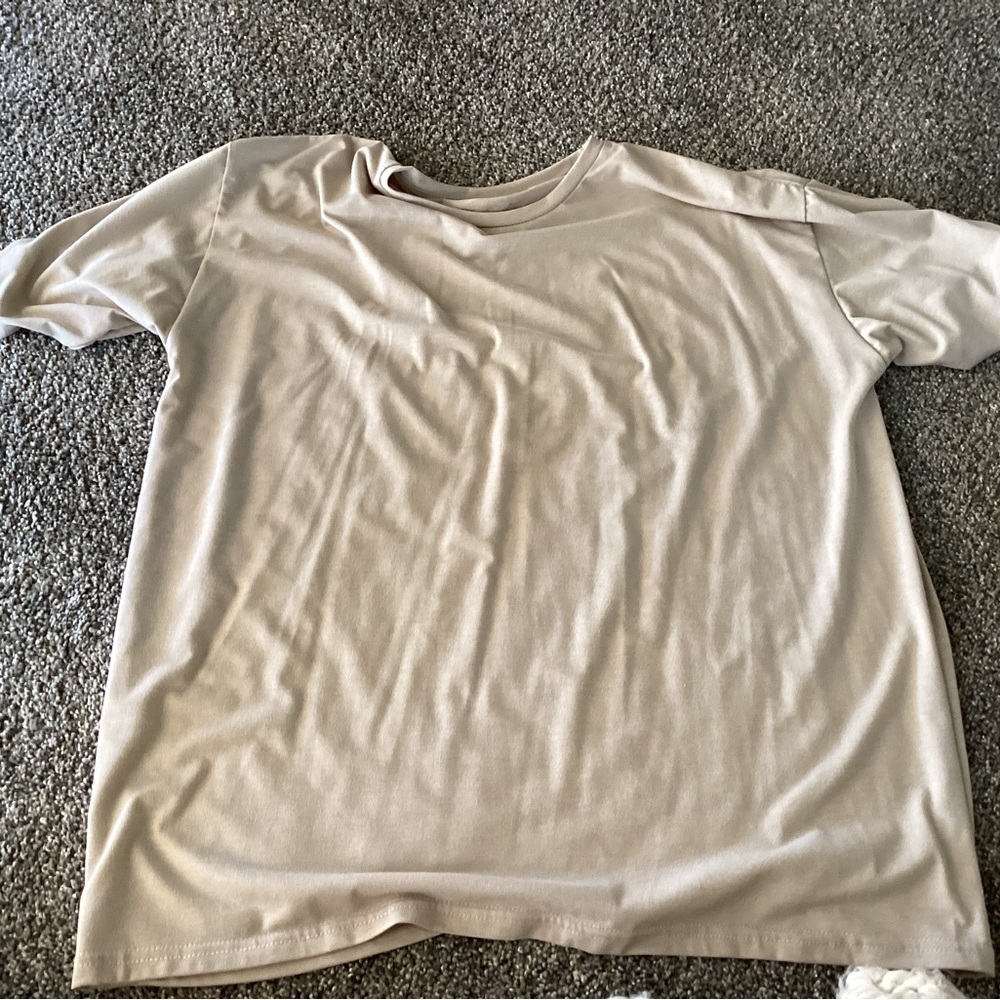Oversized beige tee